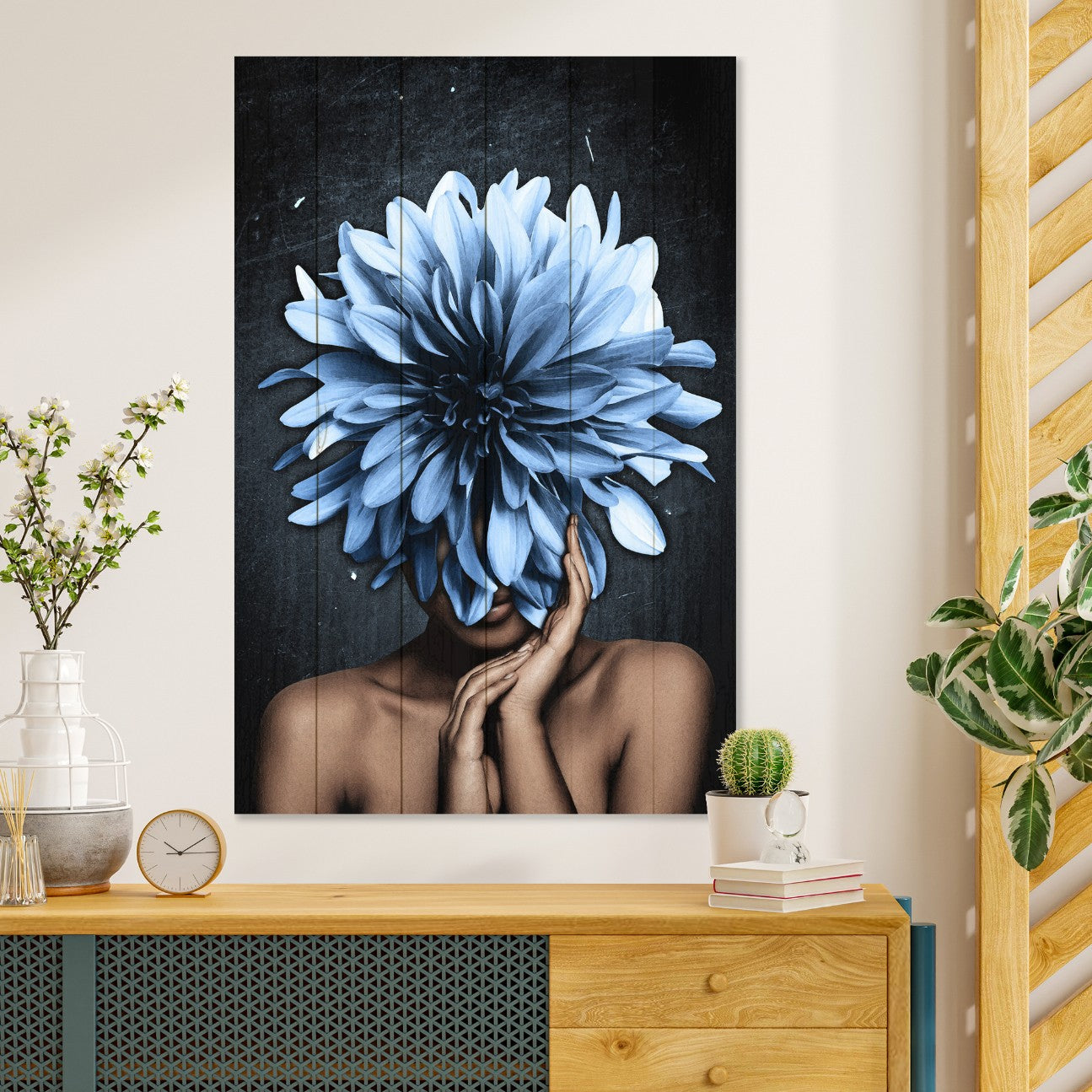 Obraz Wood Žena s velkými modrými květy-40x60 cm