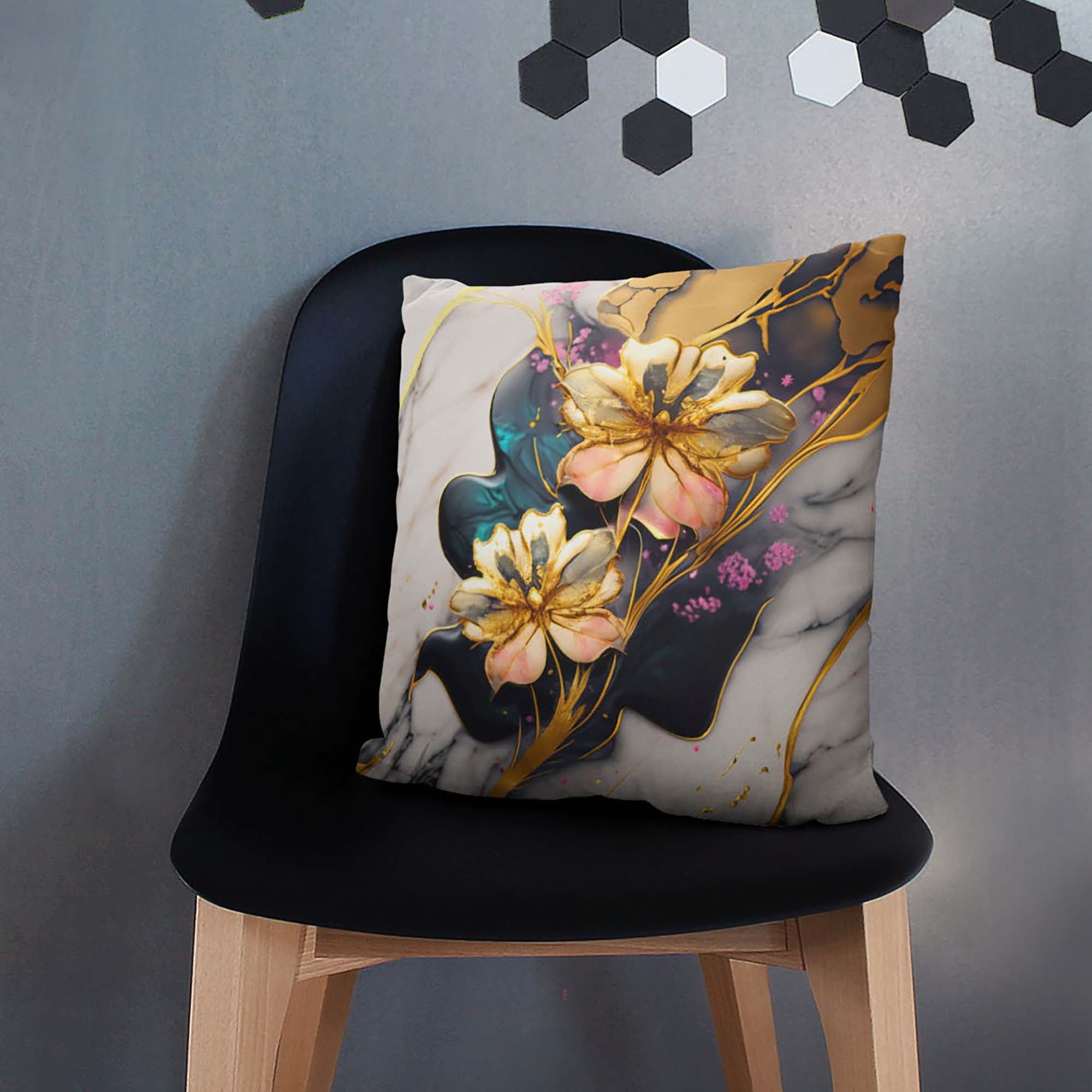 Vankúš Flower Whisper Gold-Velvet
